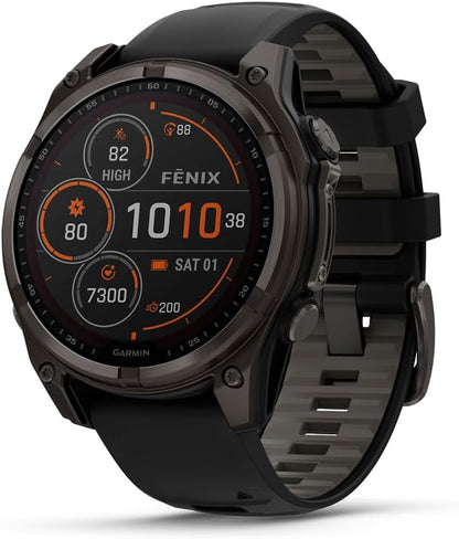 Garmin fēnix® 8-47mm Solar AMOLED Saphir Premium Multisport GPS Smartwatch Lange Akkulaufzeit Tauchbewertet Eingebaute LED-Taschenlampe Carbon Gray DLC Titanium mit Pebble Gray Band