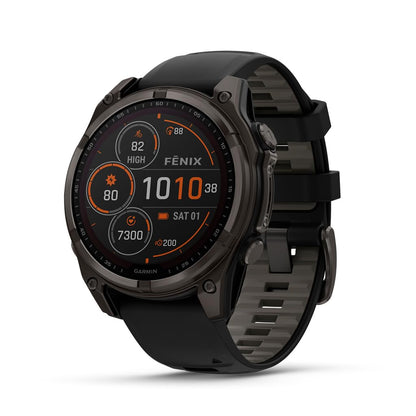 Garmin fēnix® 8-47mm Solar AMOLED Saphir Premium Multisport GPS Smartwatch Lange Akkulaufzeit Tauchbewertet Eingebaute LED-Taschenlampe Carbon Gray DLC Titanium mit Pebble Gray Band
